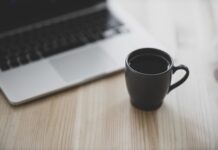 Czy można pracować w IT bez studiów?