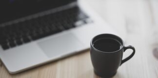 Czy można pracować w IT bez studiów?