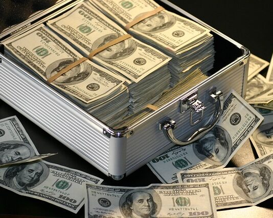 Ile zarabia doradca klienta w banku PKO BP?