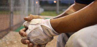 Jak można zastąpić słowo bohater? Jak można zastąpić słowo bohater?