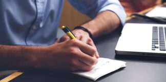 W czym najlepiej pisać strony internetowe?